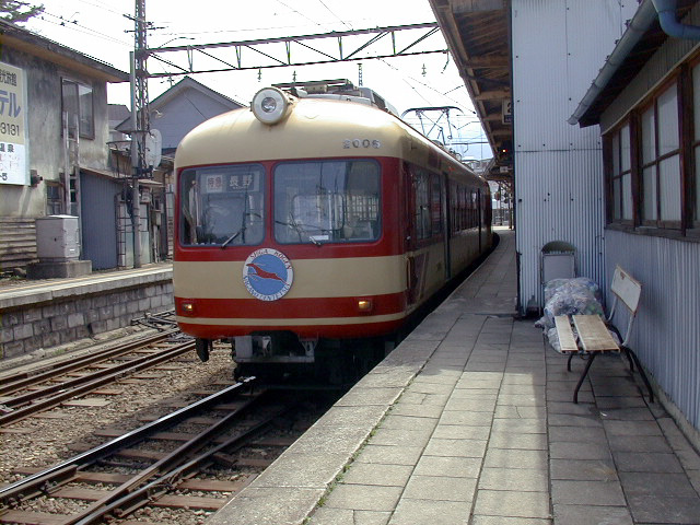 長野電鉄湯田中駅