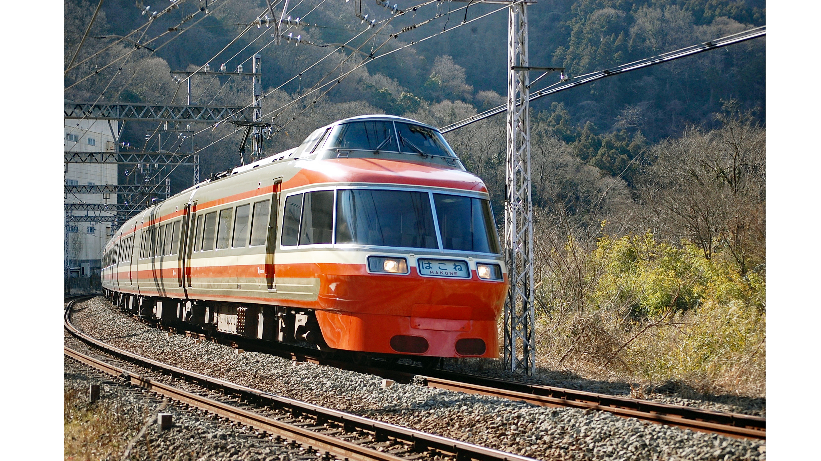 ❶ 小田急ロマンスカー LSE（7000形) 3Dオーナメント ピンバッジ等 小田急、ロマンスカー7000形引退記念グッズ発売 | NEXT MOBILITY