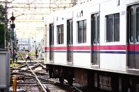 調布駅 複線分岐時代、弾性可動式ダイヤモンドクロッシングの平面交差を行き交う電車と人 コラム 鉄道チャンネル