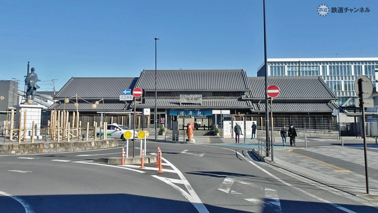 壮麗な二代目駅舎と伊能忠敬像の佐原駅【木造駅舎カタログ】成田