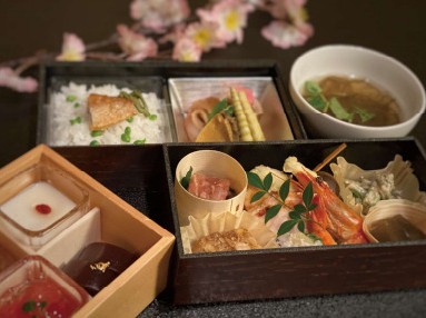 えちごトキめき「雪月花」10周年で4/23に特別運行！設計者の生解説や