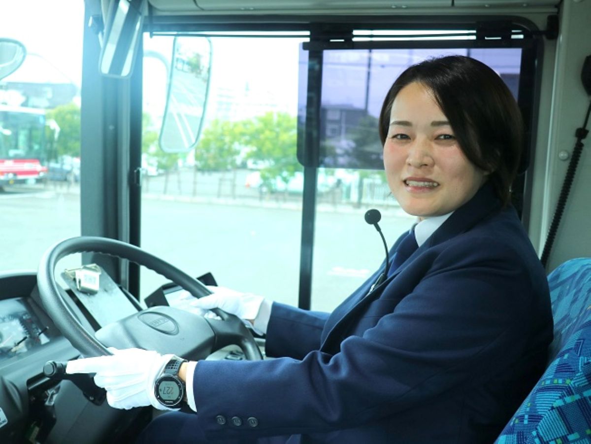 バス 運転 手 女性
