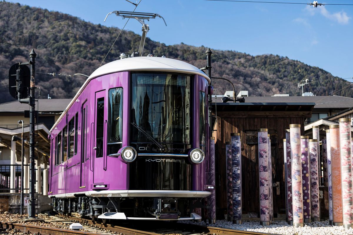 嵐電の新型路面電車「KYOTRAM」がブルーリボン賞獲得