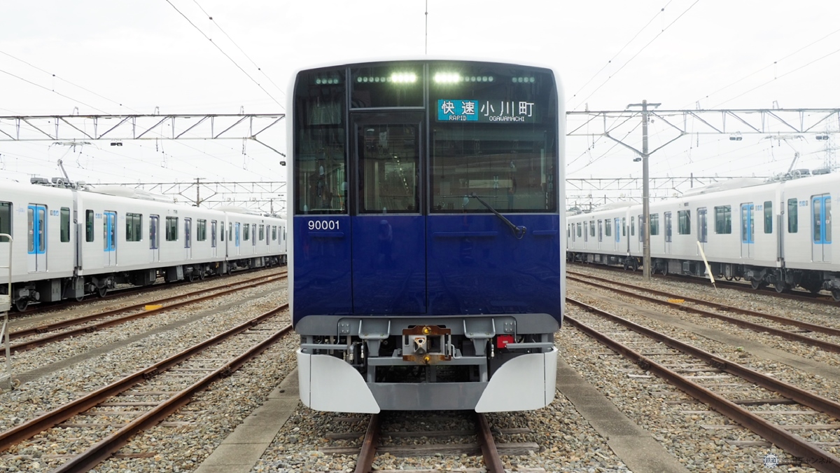 東武東上線の新型車両「90000系」お披露目 斬新な「逆スラント式」の
