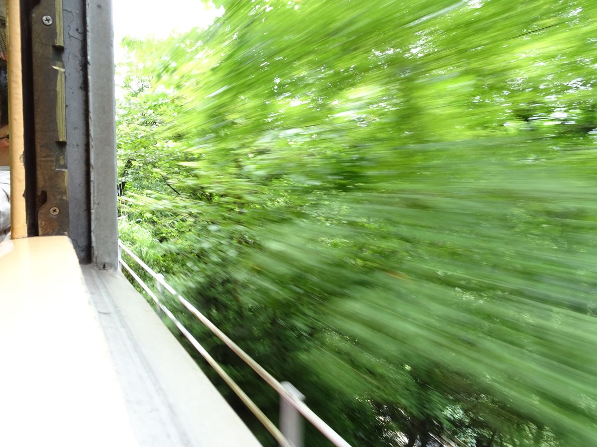 箱根登山電車100形引退記念企画！窓全開で涼を楽しむ「天然クーラー