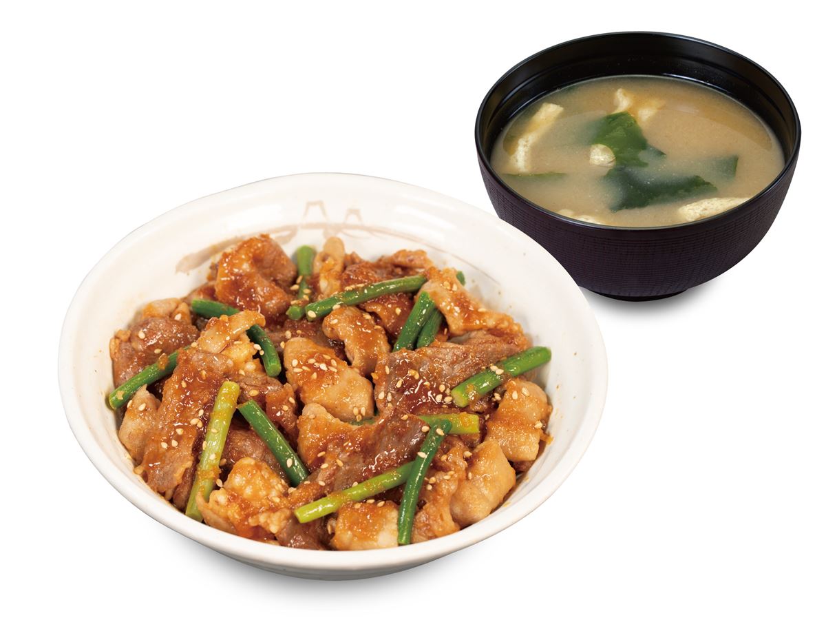 松屋、夏の新定番へ「牛カルビホルモン丼」投入 特製タレ刷新で肉丼強化